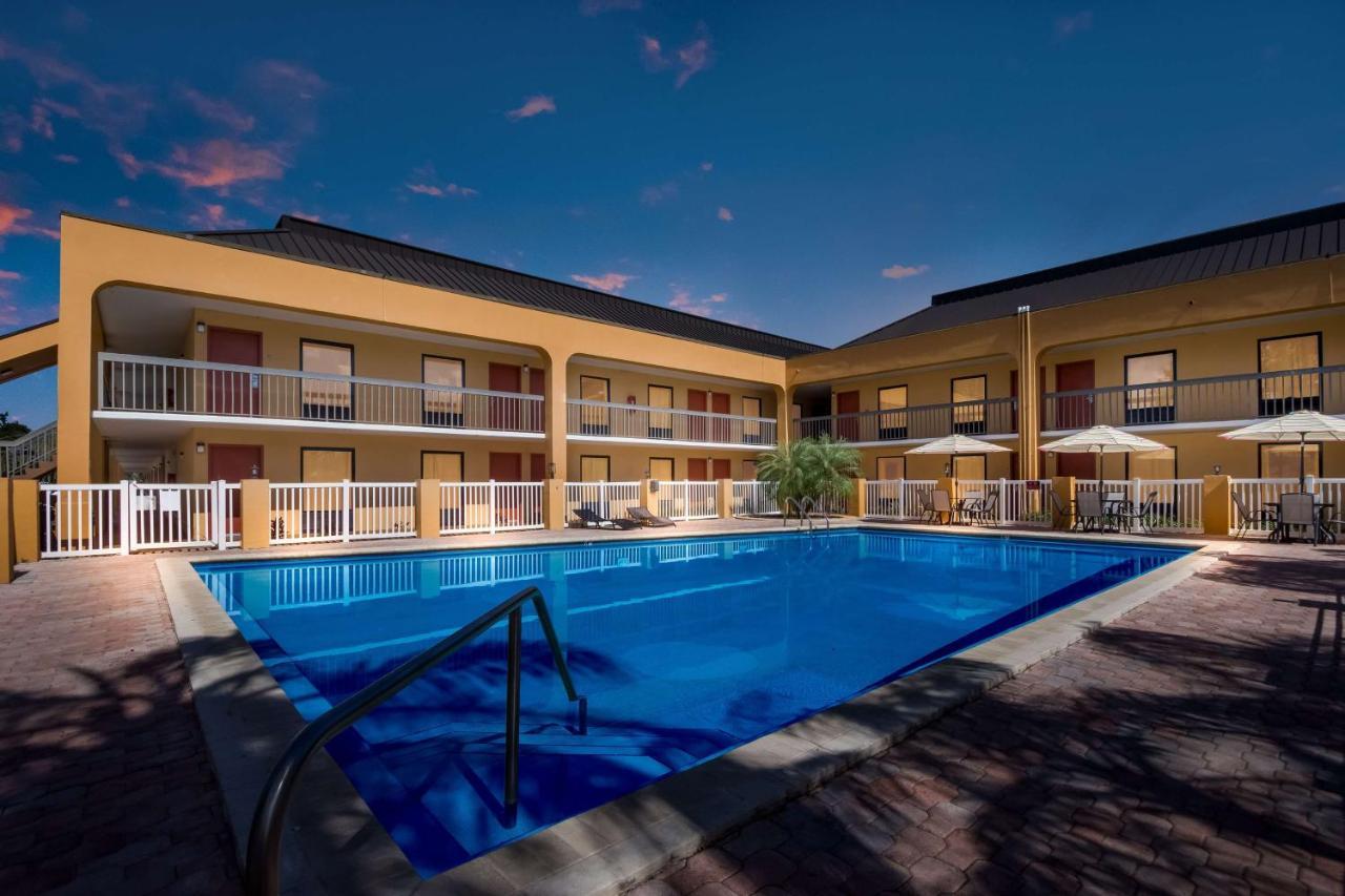 Surestay Hotel By Best Western St Pete Clearwater Airport Bagian luar foto