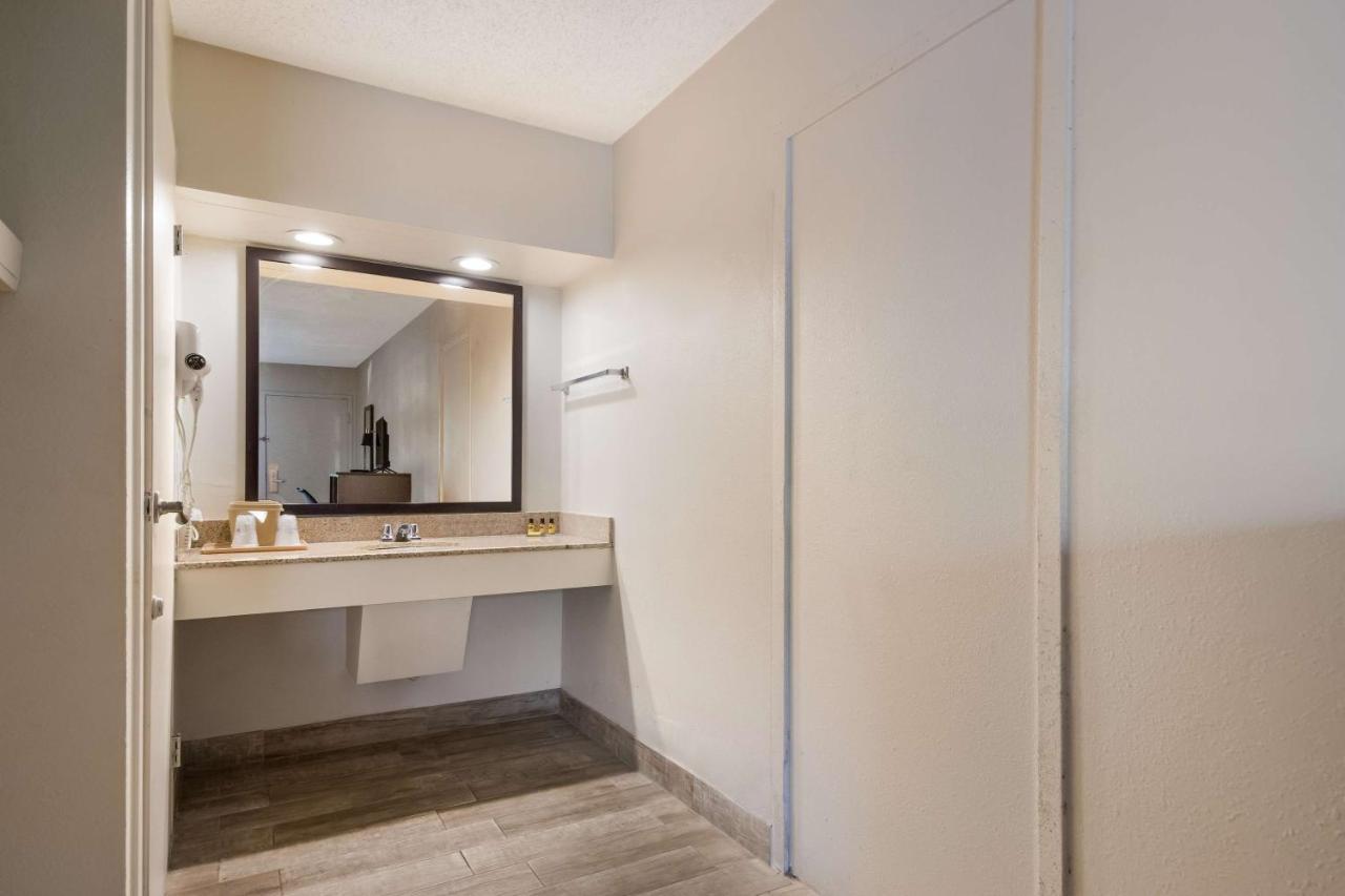 Surestay Hotel By Best Western St Pete Clearwater Airport Bagian luar foto